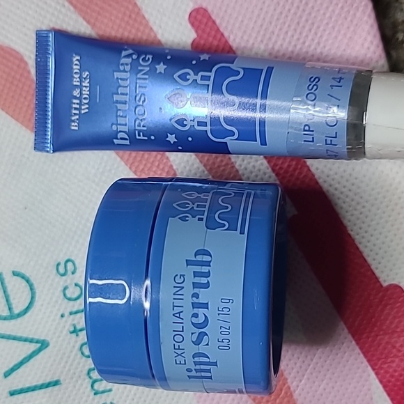 7 Piece Makeup Bundle - Picture 2 of 8